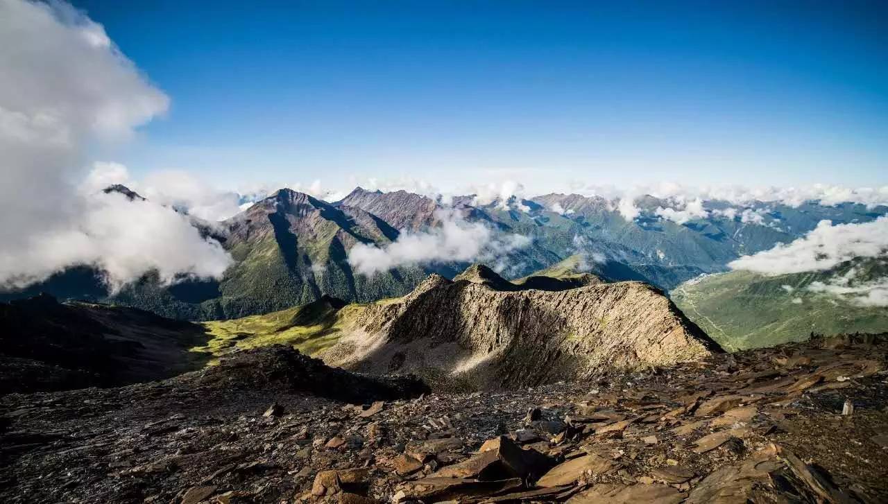 穷游小伙穷游西藏身体终于累垮,10年前穷游西藏