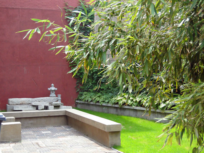 曹禺是湖北潜江哪里人,曹禺是现代著名小说家吗