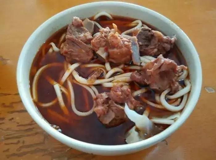 成都的一群面痴,拿出了他们珍藏的42碗好面,服不服吃了就知道