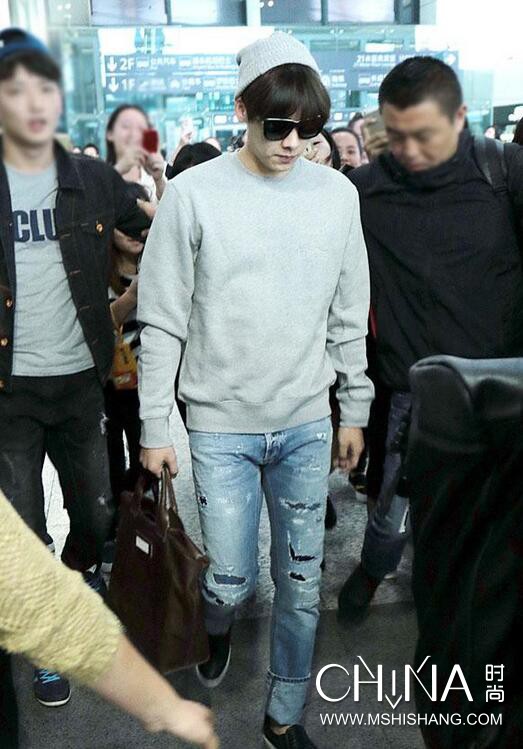 李小璐粉红色卫衣,李小璐卫衣穿搭