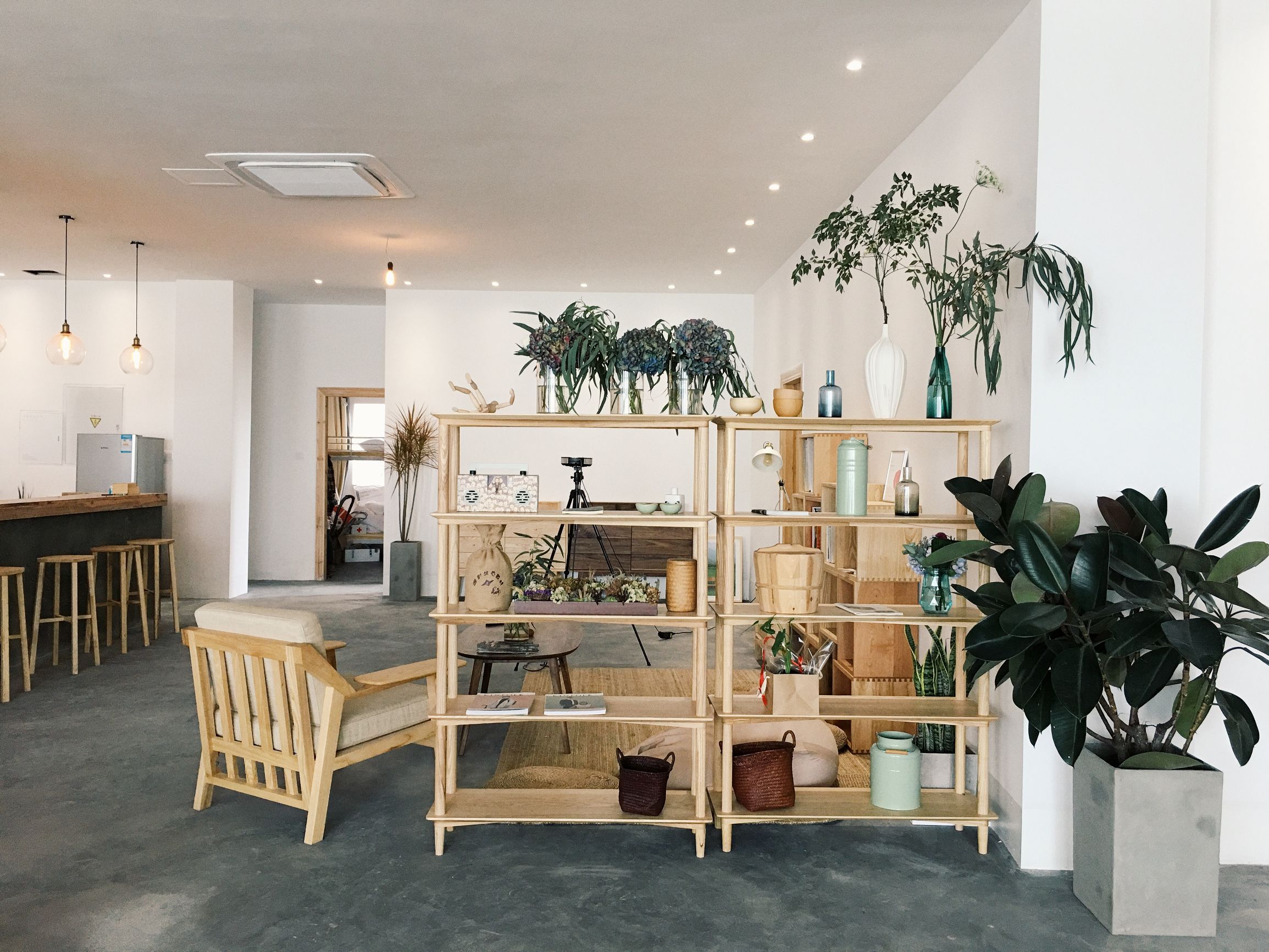 独立设计师与老木匠在最美的海景工房里创办原创家具品牌