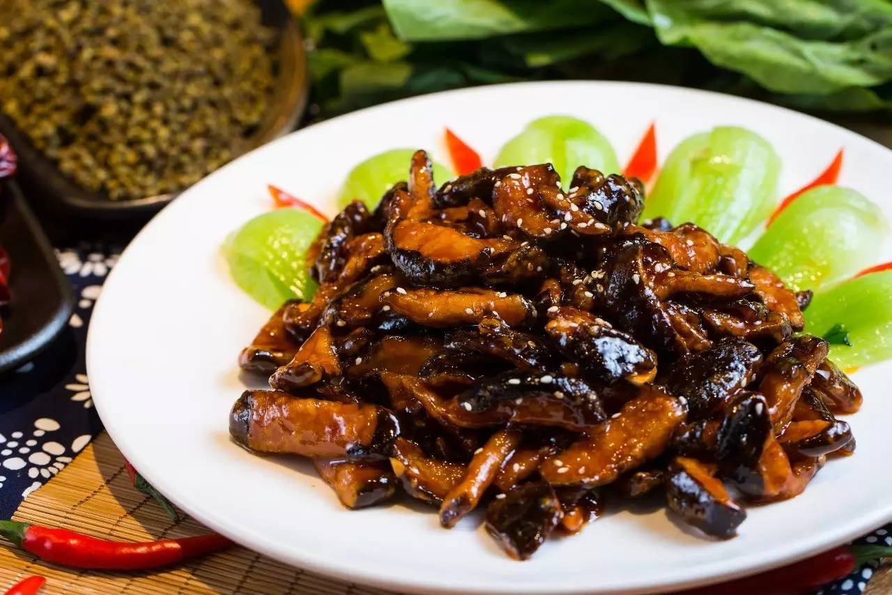 这家餐厅提供的菜单让人细思极恐,这家餐厅菜不好吃却天天爆满