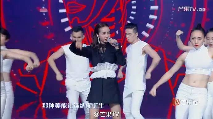 Jolin的蛋糕，杨幂的画，鹿晗的足球...万万没想到！明星们都是酱紫的跨界艺能王！