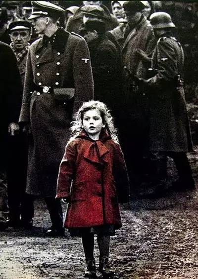 不刻意的黑白,亦成就了色彩斑斓