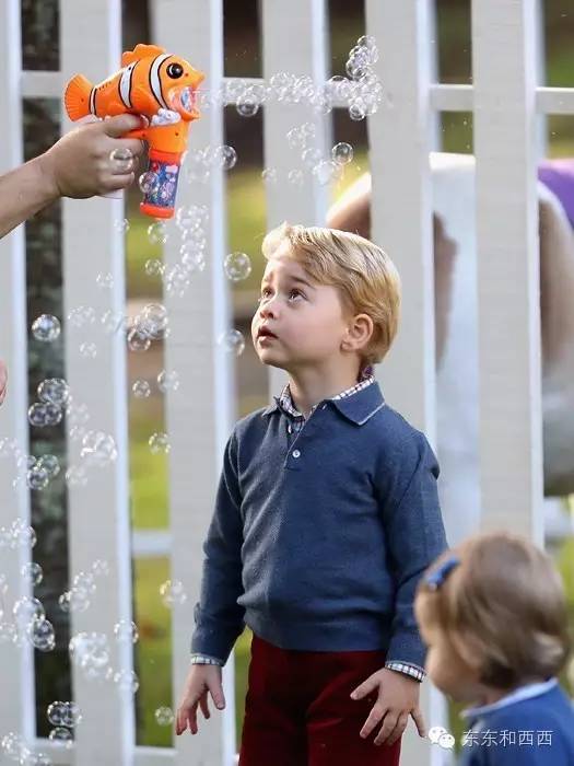 这姑娘太阳光，她照亮了英国王室