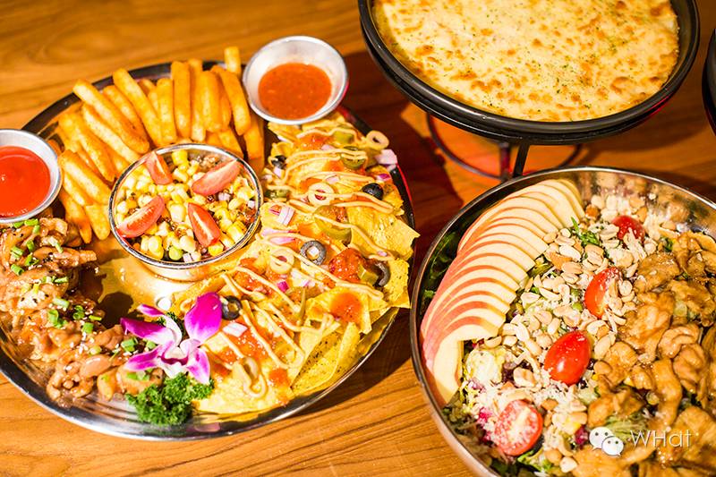 这家漫咖啡旗下的韩餐酒吧终于开到武汉，能俯瞰武汉天地凌晨夜景