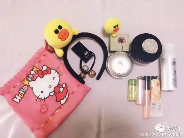 「倒包行动」快来跟橙妹围观女明星包包里的秘密~