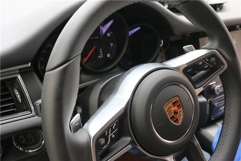 新款保时捷macan导航主机在哪里,2019保时捷macan触摸屏导航功能