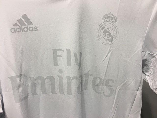 阿迪最新皇马球衣,阿迪达斯拜仁复古球衣