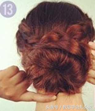 一款简单易学的长发花苞头扎法