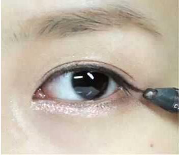 淡妆初学者必学的10个技巧,淡妆教程日常淡妆图片