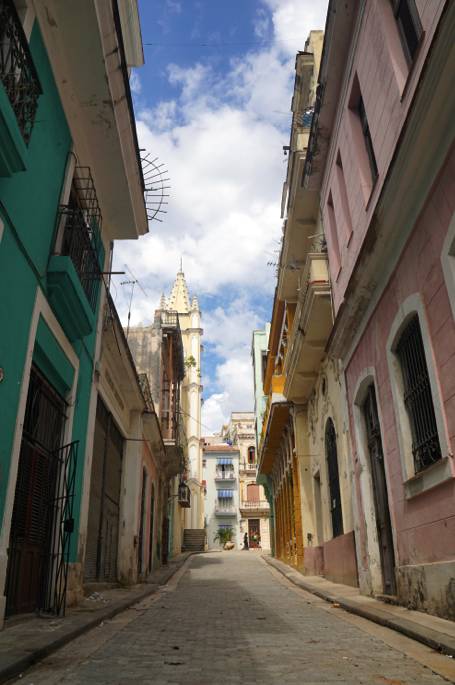 在古巴,1个人1个月只能有5个鸡蛋