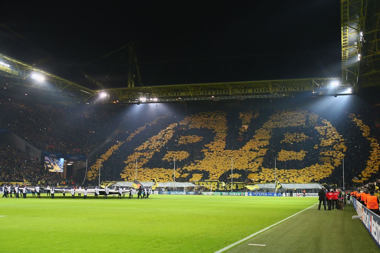 多特蒙德威斯特伦法球场现场视频,威斯特伦法球场黄色烟雾