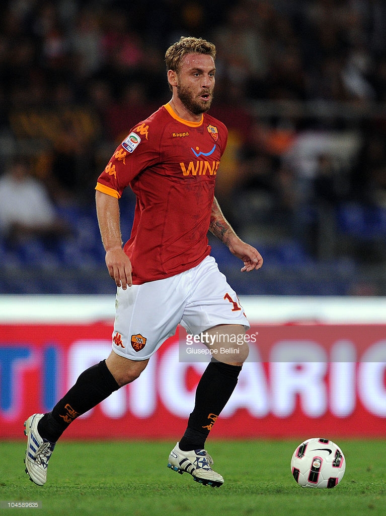 阿迪达斯足球球鞋测评,足球鞋选择nike还是阿迪达斯