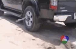 车陷进泥了怎么弄出来,汽车陷进泥里怎么出来