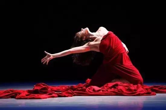 会呼吸的痛舞蹈视频完整版,会呼吸的舞蹈拉丁