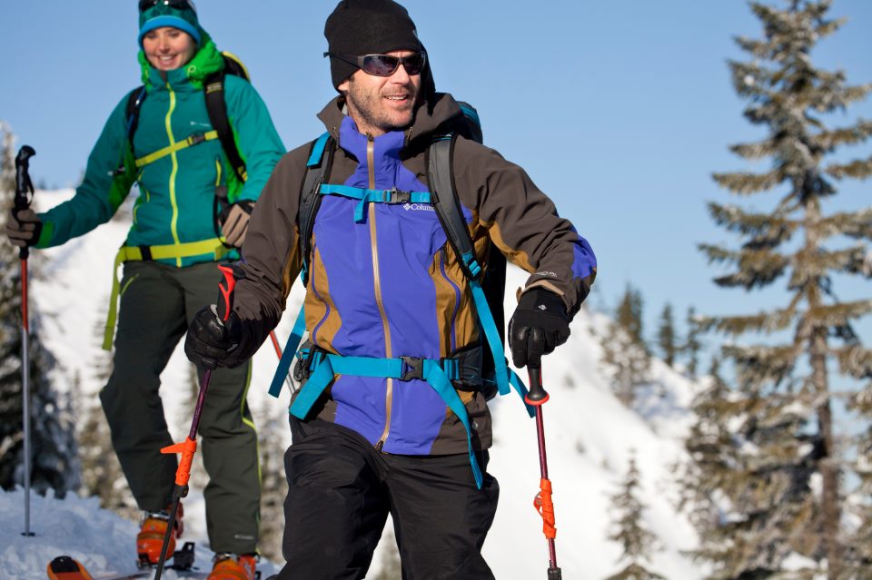 滑雪服品牌推荐单板,ak滑雪服什么品牌