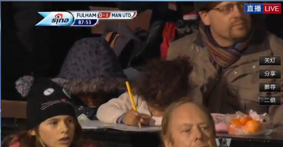 阿森纳踢得有多无聊？球迷宁愿主场看台上视频聊天+写作业
