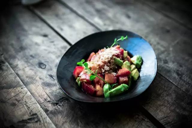 两个男人住一个双人间,两个男人共同住在一个屋子正常吗