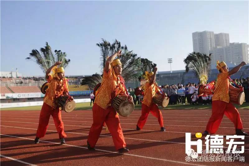 “七彩云南·一带一路”国际足球公开赛芒市开赛