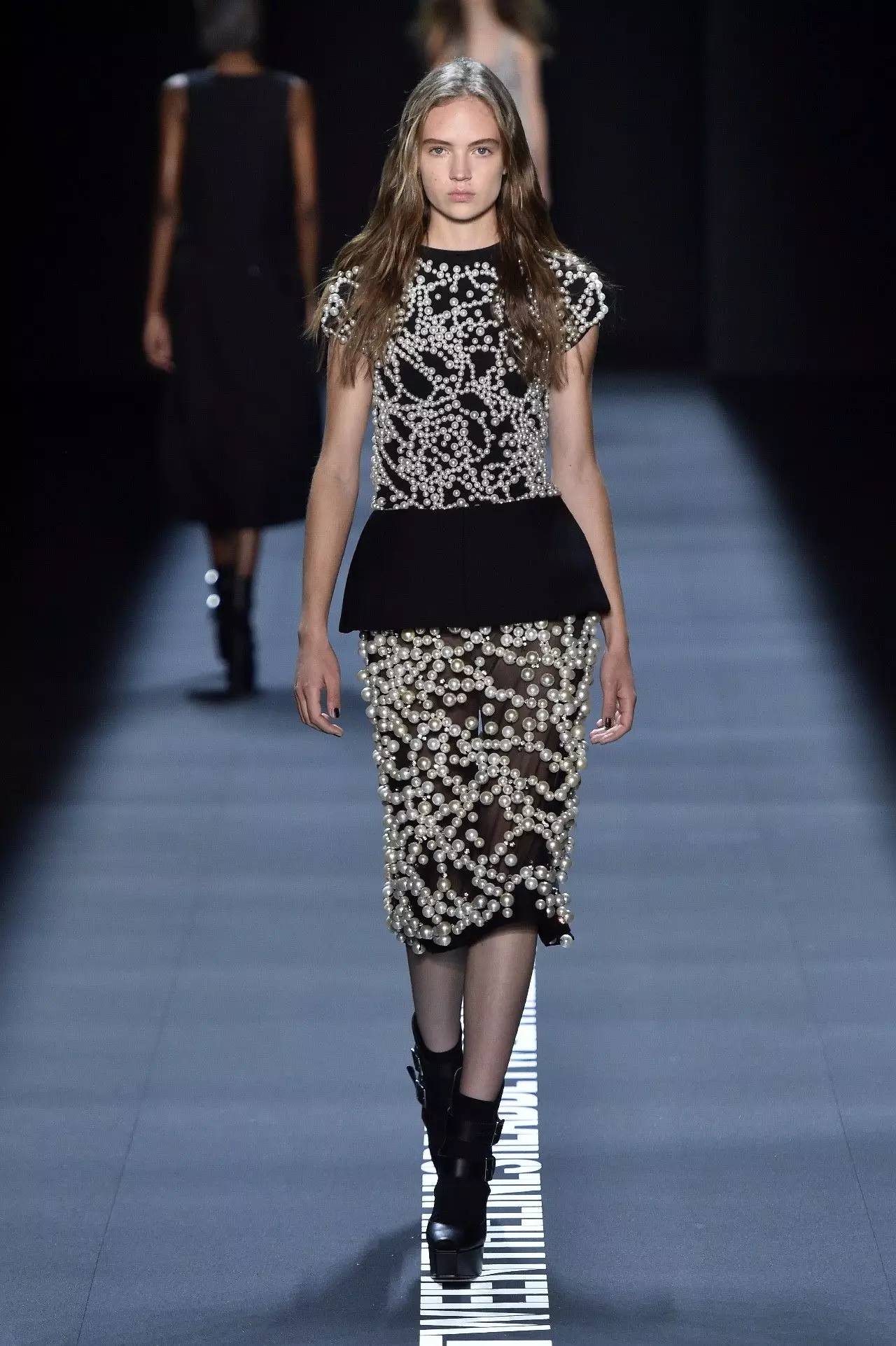 OMG｜单身汪慎入！这样的黑纱弄得我心里好痒痒！