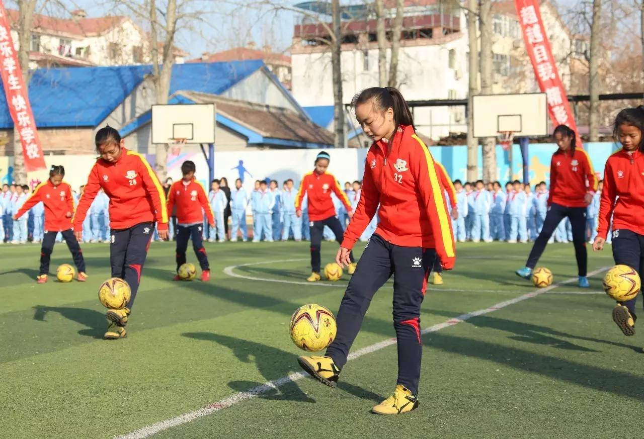 湖滨小学校园足球,小学校园足球联赛活动简报