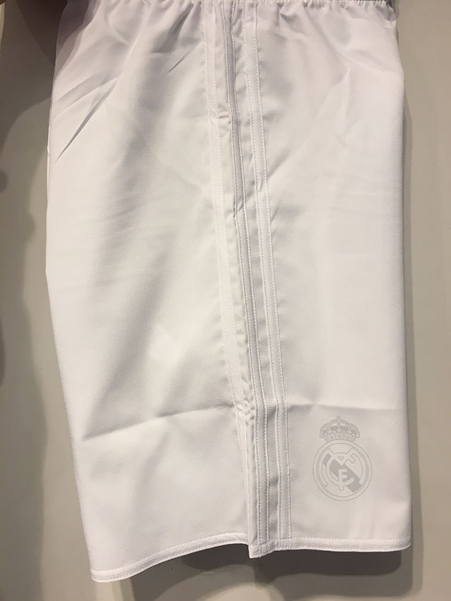 阿迪最新皇马球衣,阿迪达斯拜仁复古球衣