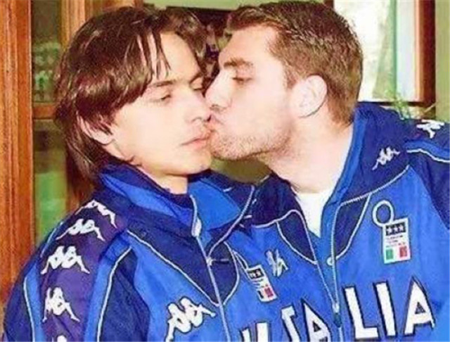 足坛“基情四射”，没想到你是这样的球星，厉害了word哥