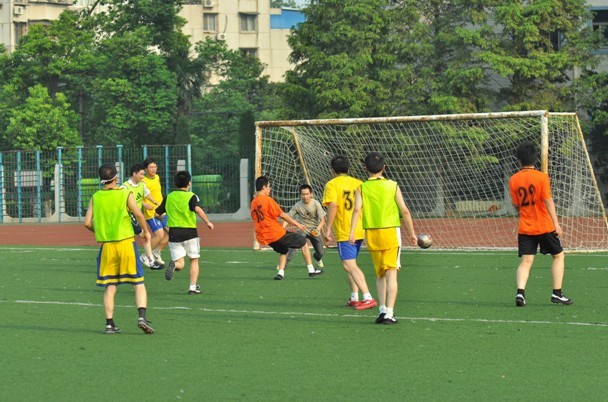 引进门线技术,现代足球技术的进步