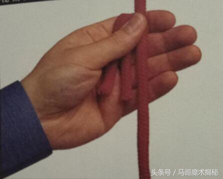 魔术揭秘绳子切断后还原,魔术绳子剪开打结揭秘