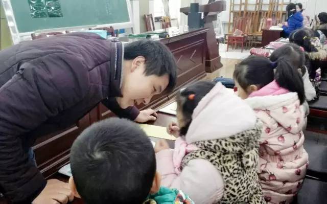 载知行万里辩声满校园