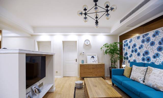 电视隔断墙现代轻奢小户型,客厅与餐厅隔断双面电视柜图