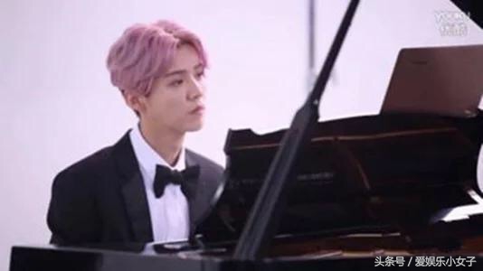 弹吉他弹钢琴的鹿晗真的帅的不行！