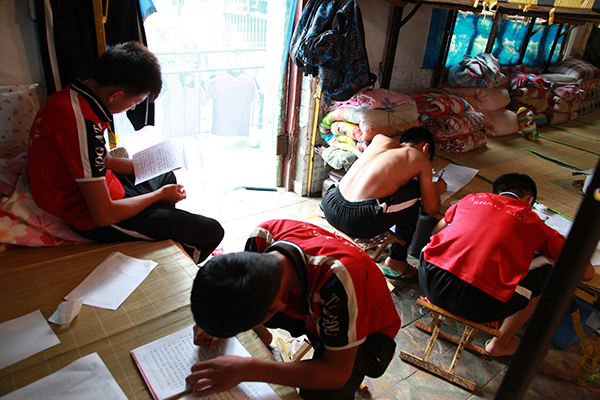 河南登封塔沟武校万人表演直播,河南郑州登封塔沟武术学校打山门