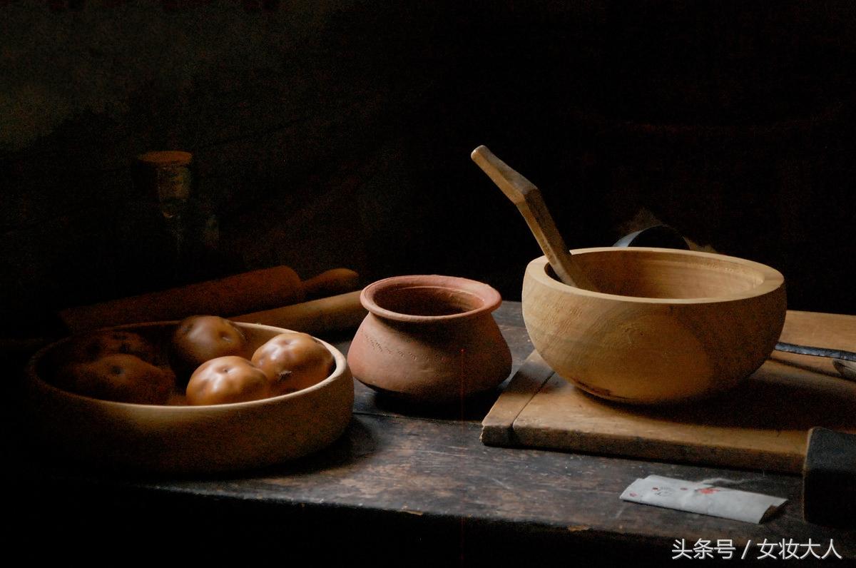 额头长痘痘挤出来白色颗粒是什么,脖子长痘痘挤出来白色东西