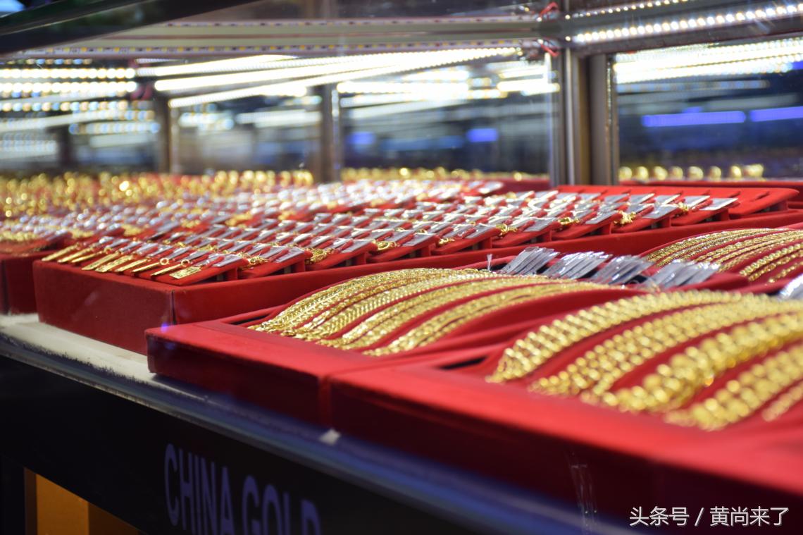 马上圣诞，老婆的礼物也不能拖着，于是尚韵珠宝成为了最佳选择！