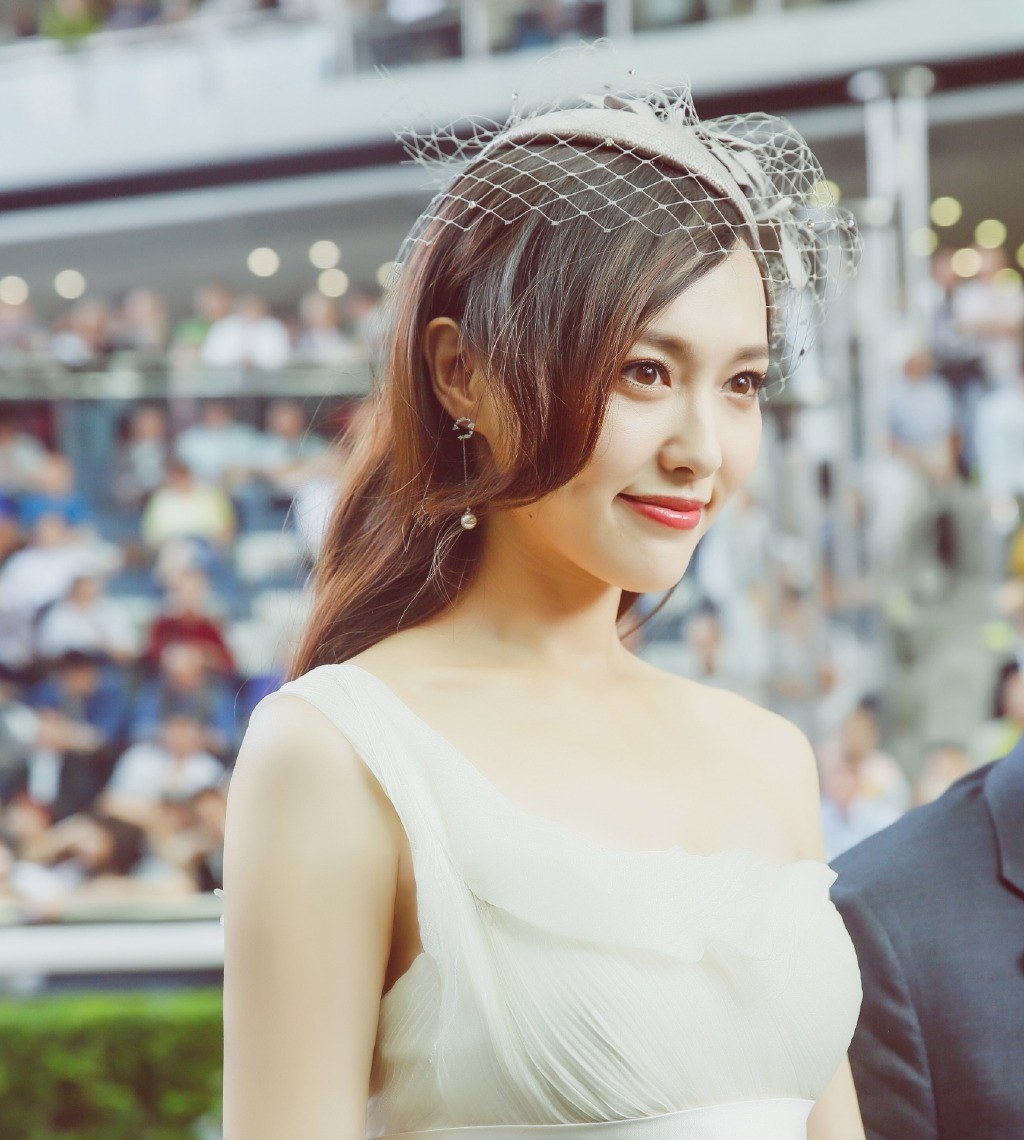 发际线太高怎么办不敢跑步,发际线太高怎样改善杨幂发型