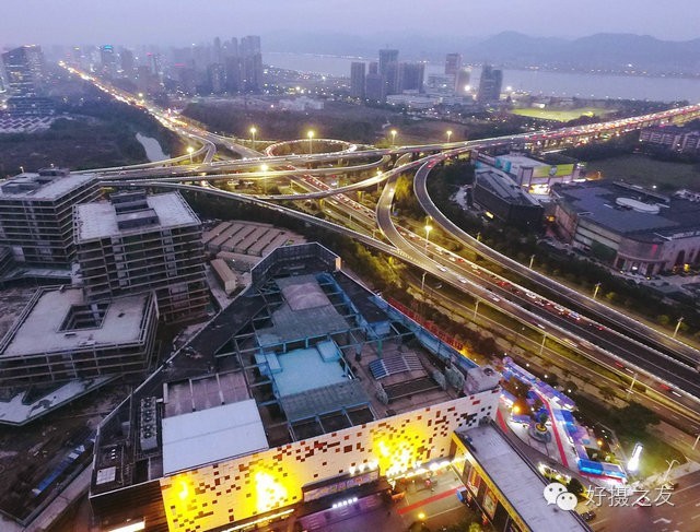 建造一个楼顶足球场,建7人足球场