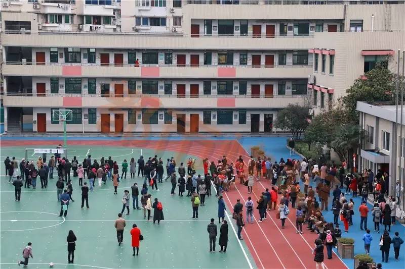 杭州两万中小学生周末“杀入”数学杯赛考场，据说只有1%的人才能借此敲开民办初中大门