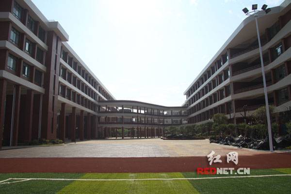 家门口的好学校校长,家门口的好中学