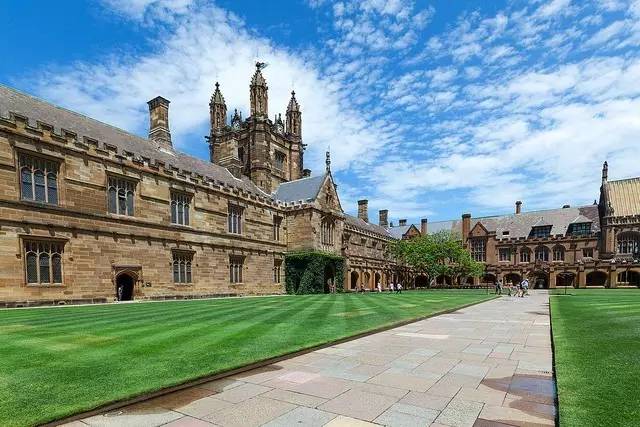 霍格沃茨的建筑,霍格沃茨魔法学校建筑是什么风格