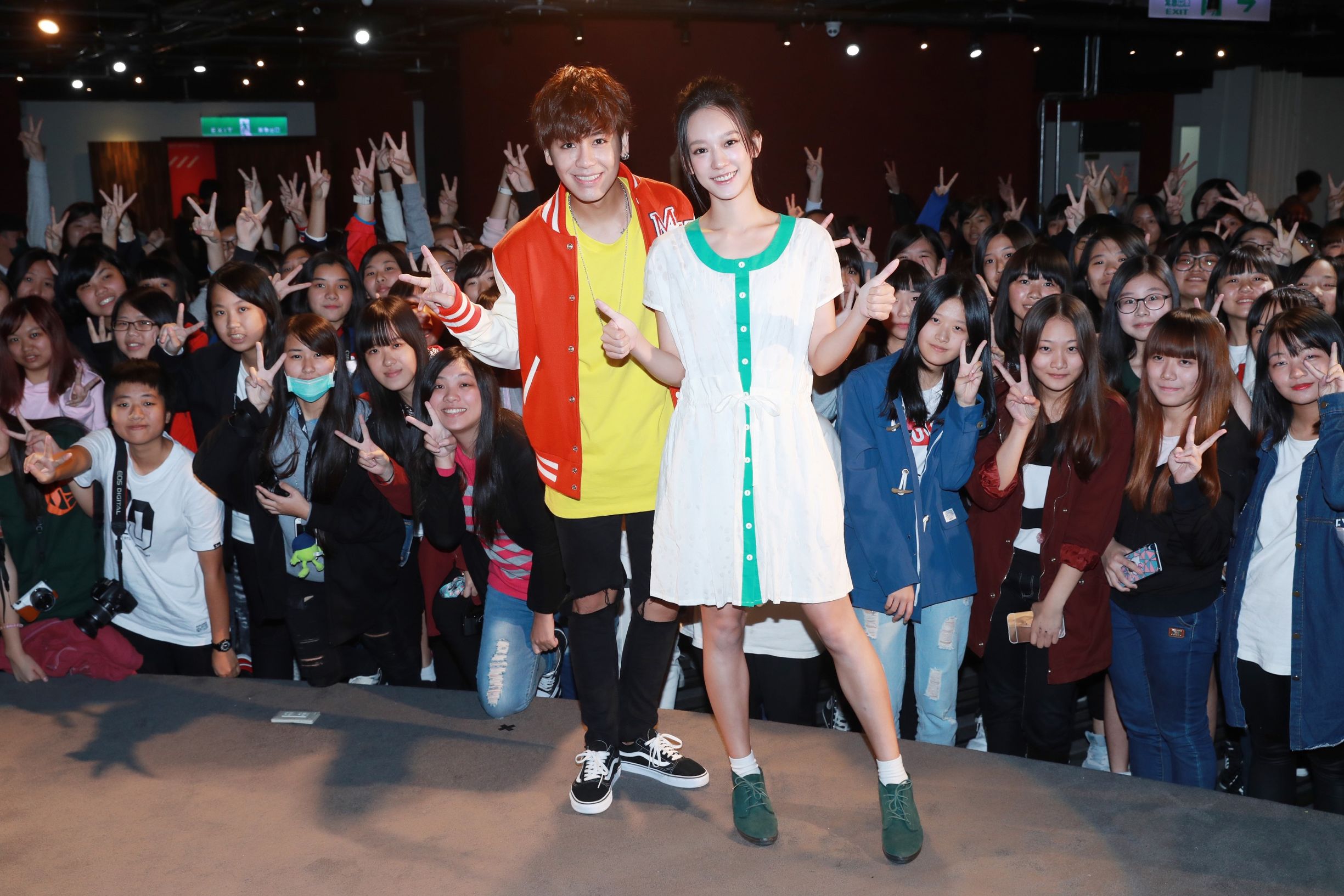 开卖首周《MAKEITREAL鼓鼓可以唷》登销售冠军