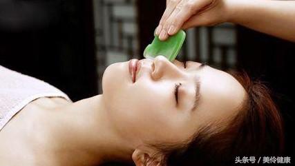 刮痧治疗白癜风偏方,荨麻疹刮痧疗法