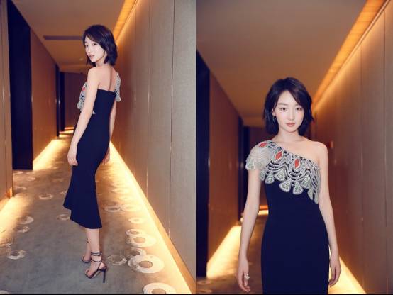 周冬雨小个子怎么穿,小个子周冬雨近照