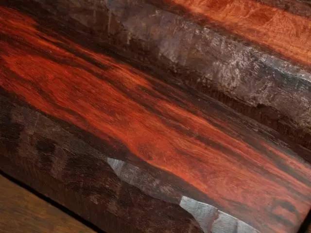 真正的紫檀树,真正的紫檀木材