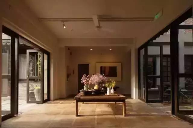 胡守连的“花迹酒店”