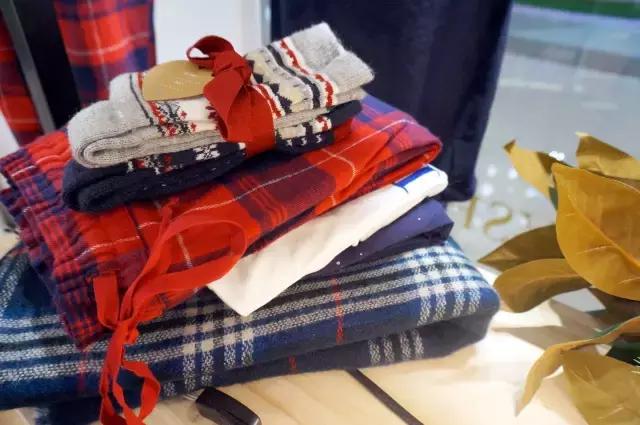 它帮你集齐快消品牌，一伙打折让你365天穿衣不重样