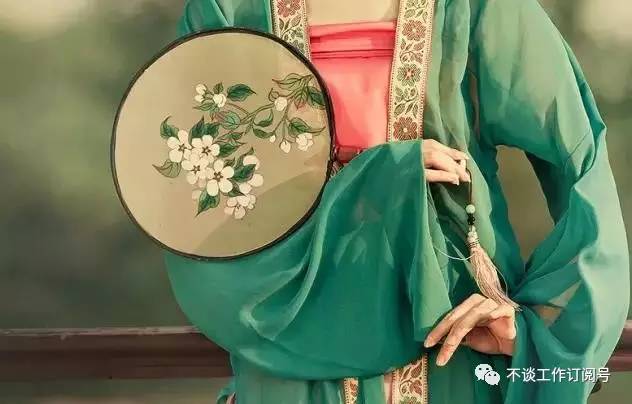 折叠汉服教程,能穿的汉服怎么折