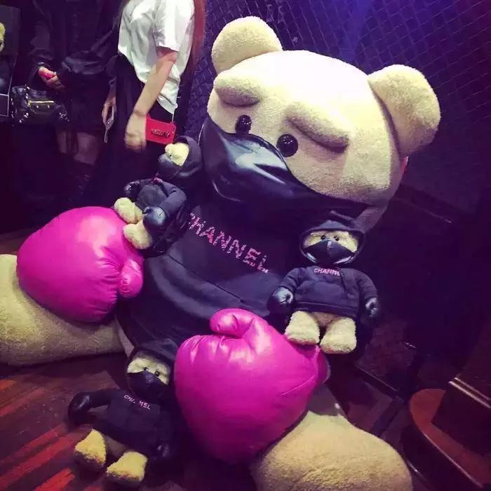 大表姐刘雯小熊毛衣,大表姐刘雯保暖