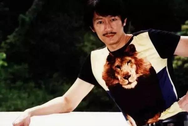 电影配乐大师，王家卫早期老板，香港电影全才小胡子